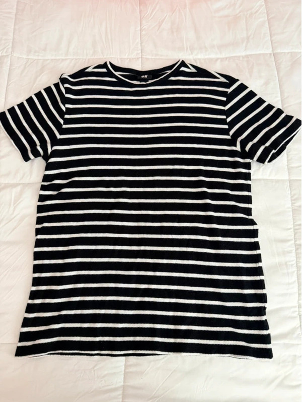 H&M black and white horizontal striped t-shirt
